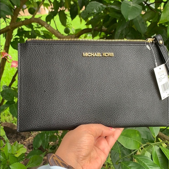 Michael Kors Jet Set Black Clutch Wristlet - Picture 4 of 7